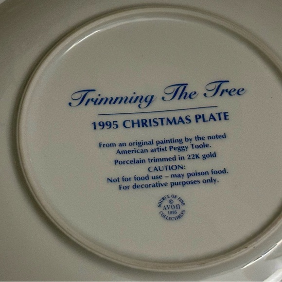 1995 Avon Christmas Plate Trimming the Tree Peggy Toole Gold Trim Collectible - Picture 13 of 15